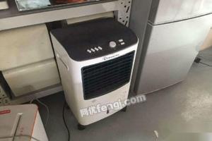 辦公與美妝的雙重升級 二手辦公設備家具與化妝品選購指南